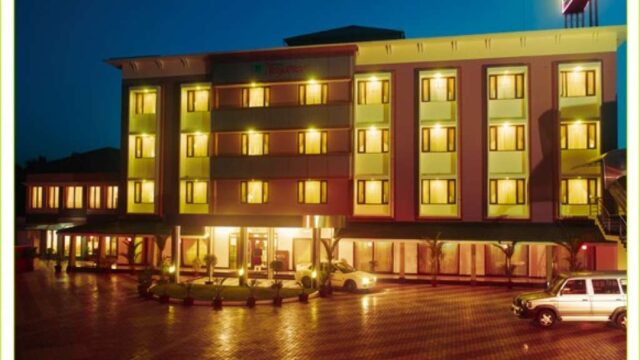 Hotel Elegance Ernakulam