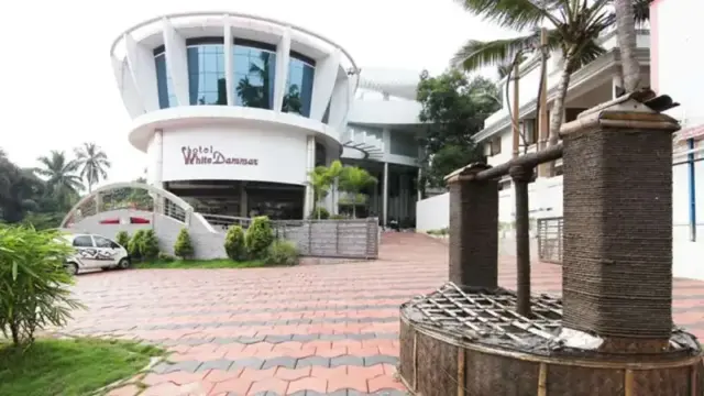 Hotel White Dammar