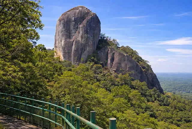 Kudukkathu Para Rock Formations