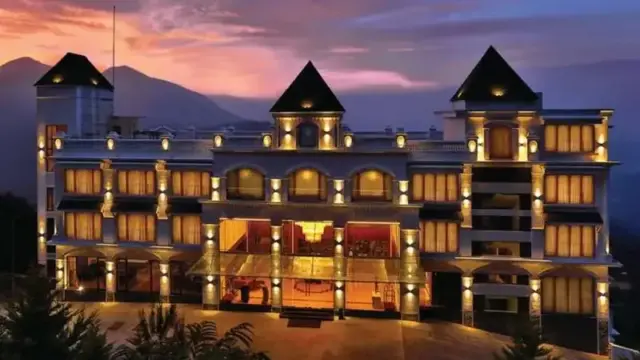 Plum Judy – The Leisure Hotel